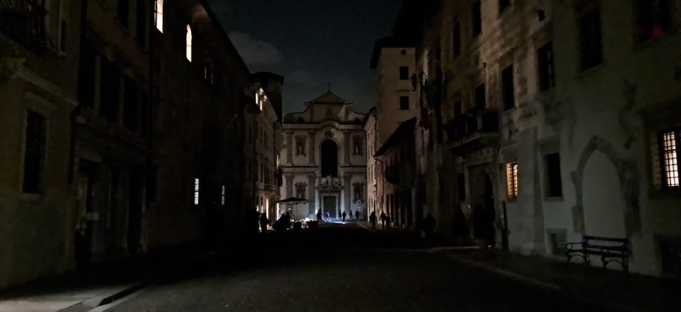Trento al buio, blackout per le vie del centro (LE FOTO)